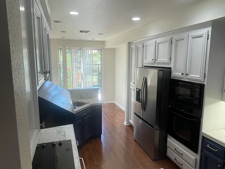 545 Glasgow Cir — Photo 5
