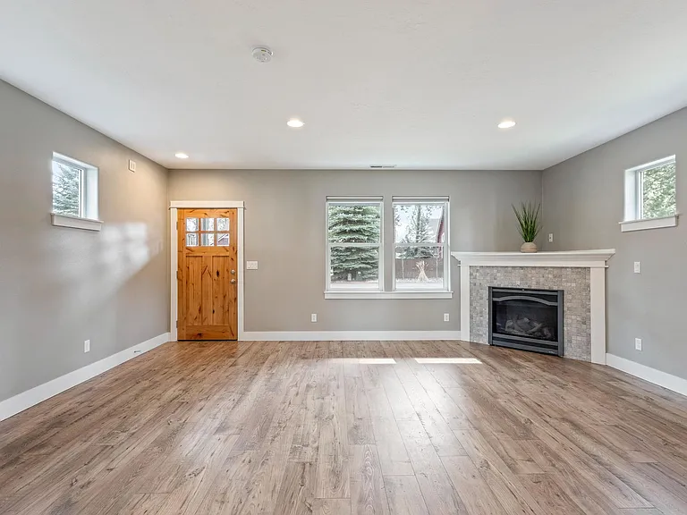 952 Timber Pine Dr — Photo 4