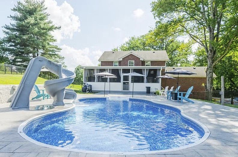 1st image of 28 Noel Dr