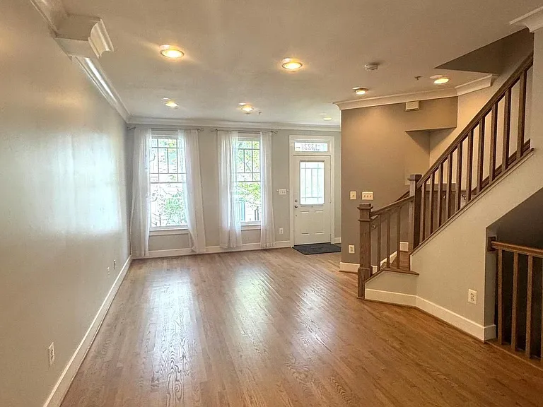 1322 N Danville St — Photo 5