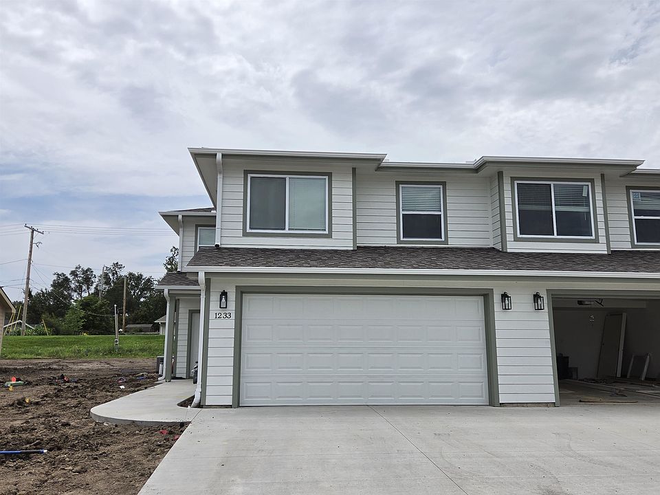 1st image of 1233 Lindbergh Ln