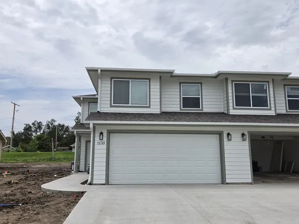 1233 Lindbergh Ln, Salina, KS 67401