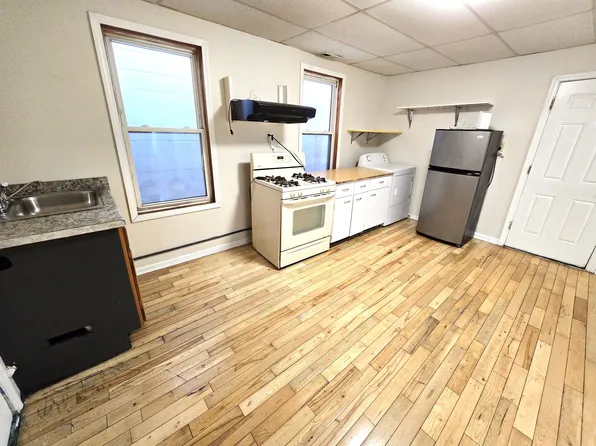 2352 S Canal St #2R, Chicago, IL 60616