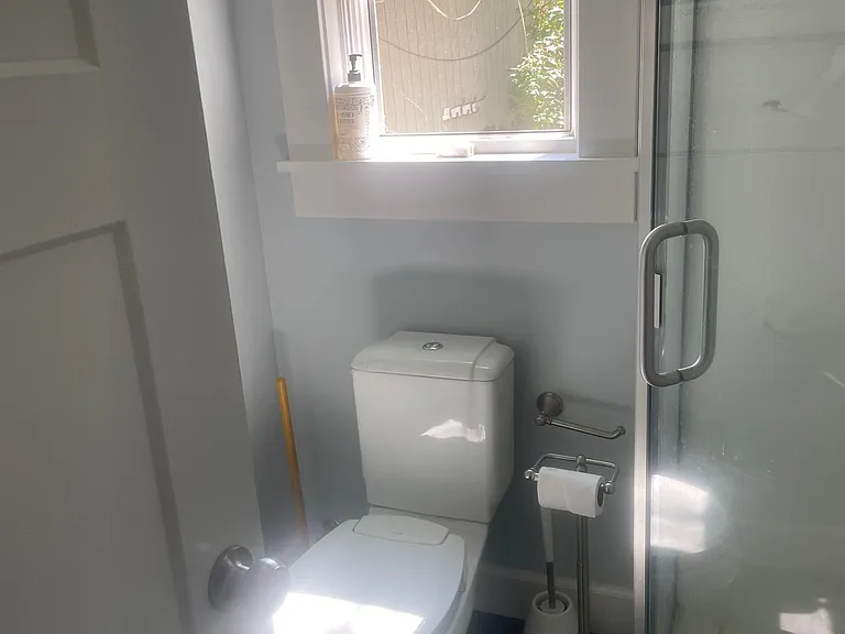 657 Siskiyou Blvd #1 — Photo 5