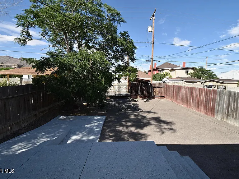 1214 N Kansas St — Photo 17