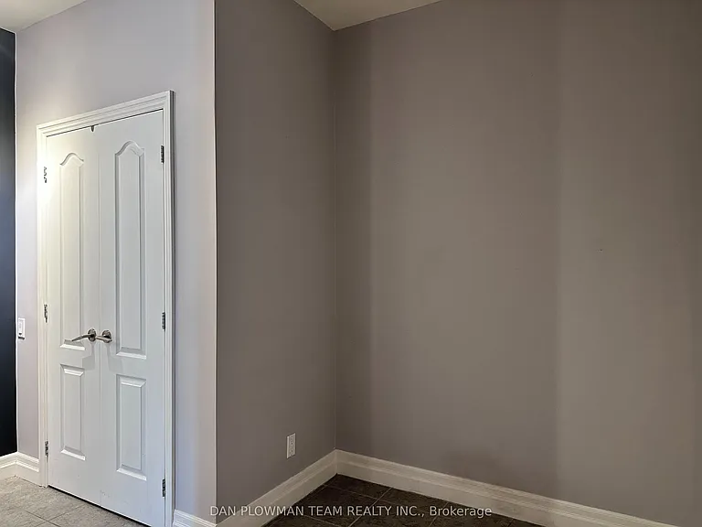 44 Bond St W #607 — Photo 20