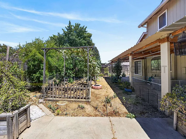 8779 Brittany Park Dr — Photo 49