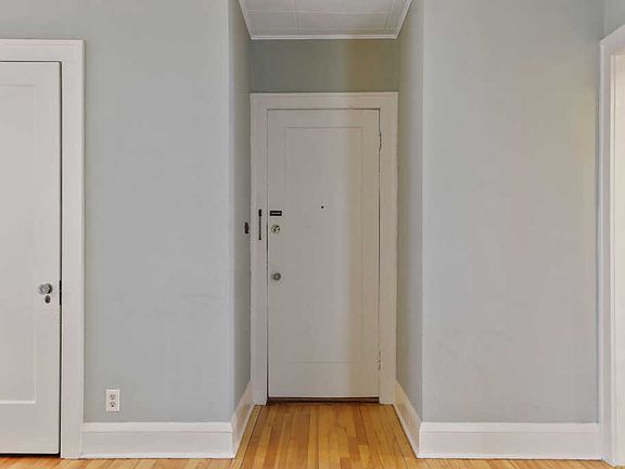 5th image of 125 Lexington Pkwy S APT 4
