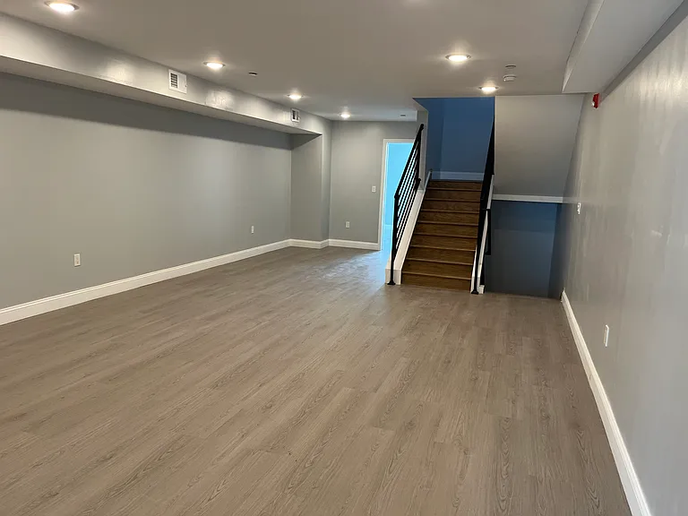 2405 Ridge Ave #2 — Photo 3