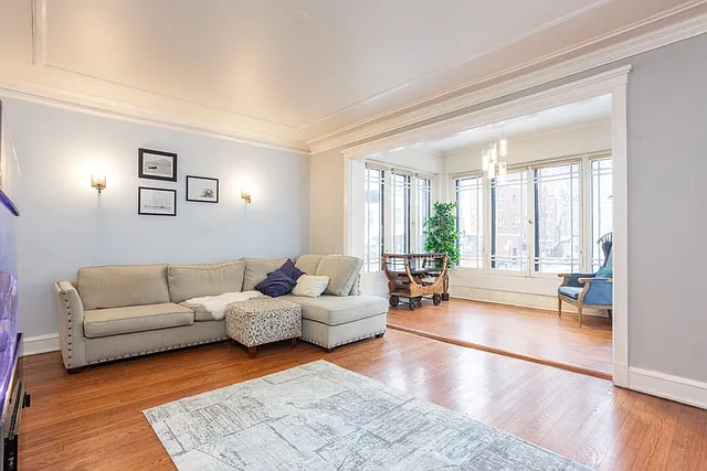 4174 N Clarendon Ave — Photo 4