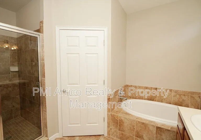 622 Breezeway Ct — Photo 9