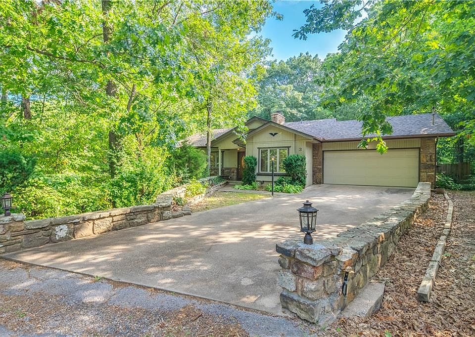 1st image of 3 Winslow Ln