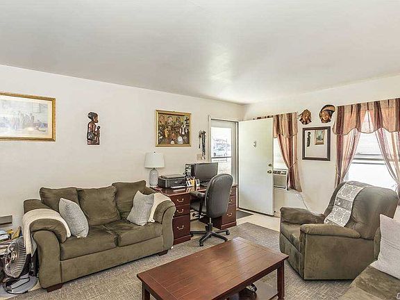 5th image of 210C Lowndes Ave