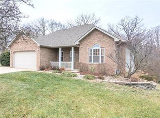 8700 Wildewood Dr, Worden, IL 62097