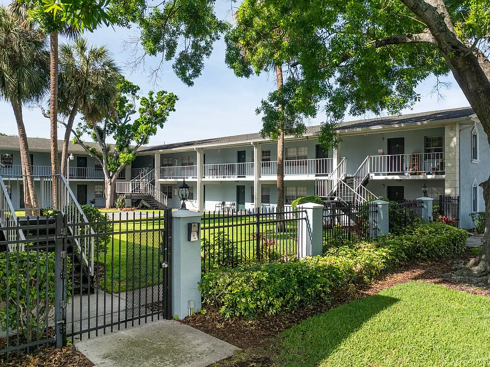 Tara House West Apartments