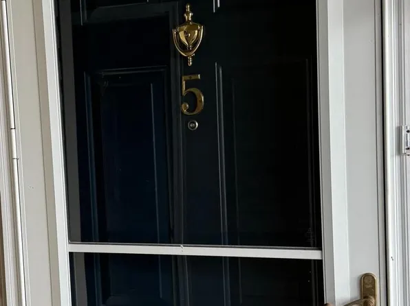 110 Brookland Ct APT 5, Winchester, VA 22602