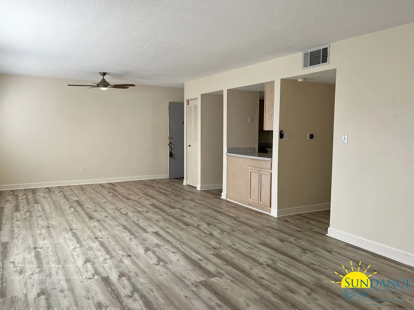 Beautiful 2 Bedroom Unit at Finisterra! — Photo 4