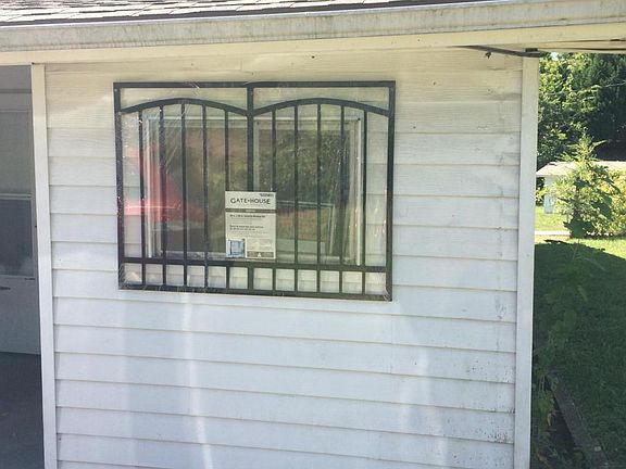 2nd image of 3242 Johnston St