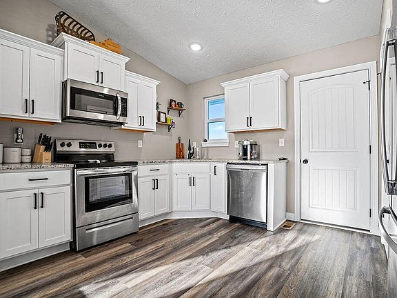 5th image of 120 Arlington Ct