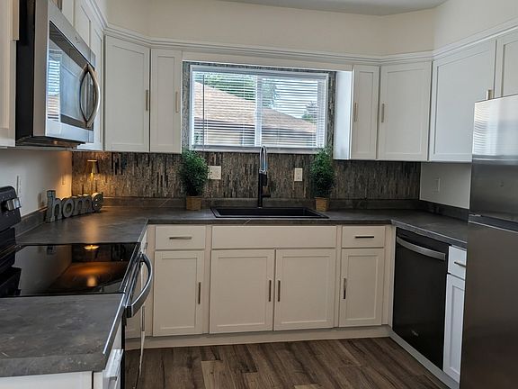 5th image of 1718 E John St