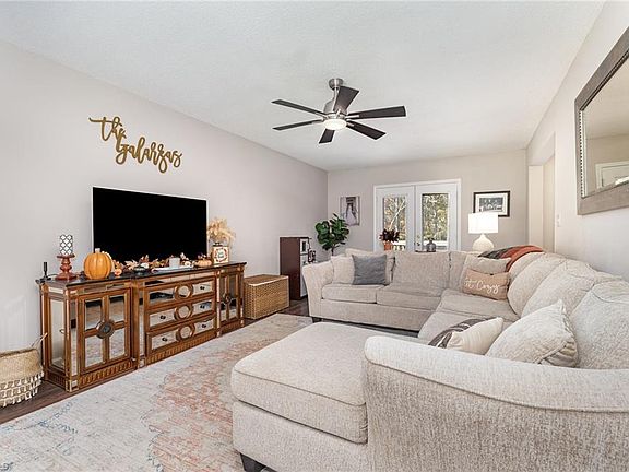 5th image of 319 Rockbridge Dr