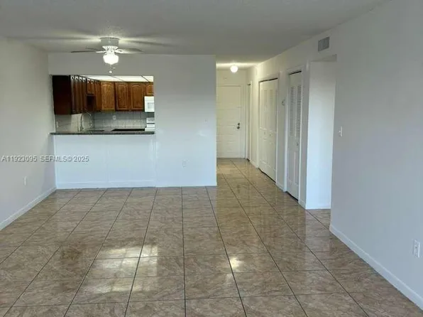 7000 NW 186th St APT 4-226, Hialeah, FL 33015