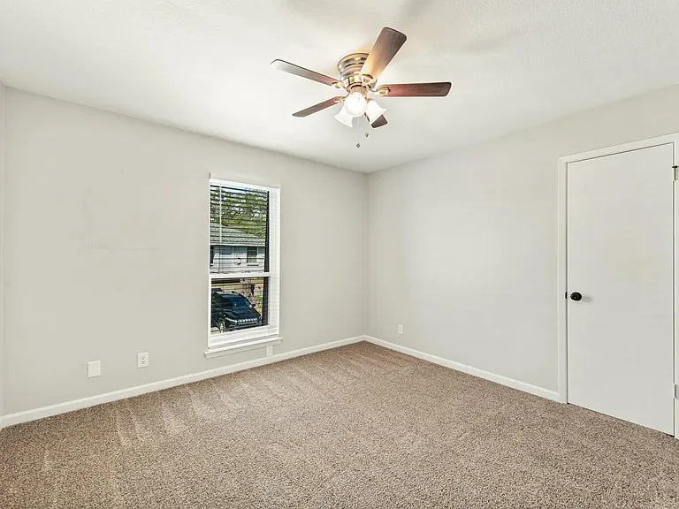 7700 Chapin Rd #5 — Photo 10