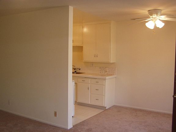 5th image of 912 N Genesee Ave APT 6