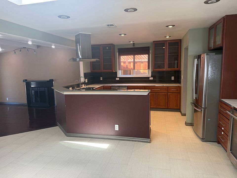 1st image of 1869 Yosemite Dr