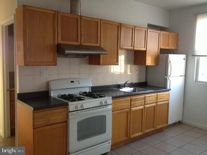 2nd image of 2127 S 8th St