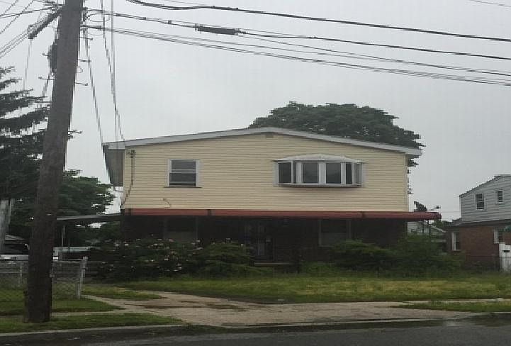 1st image of 113 Circle Dr E