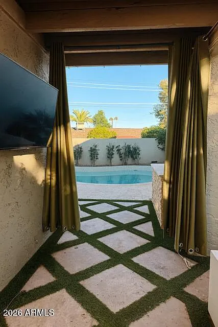 3 bed, 2.0 bath, 1931 sqft, $6,000 — Photo 3