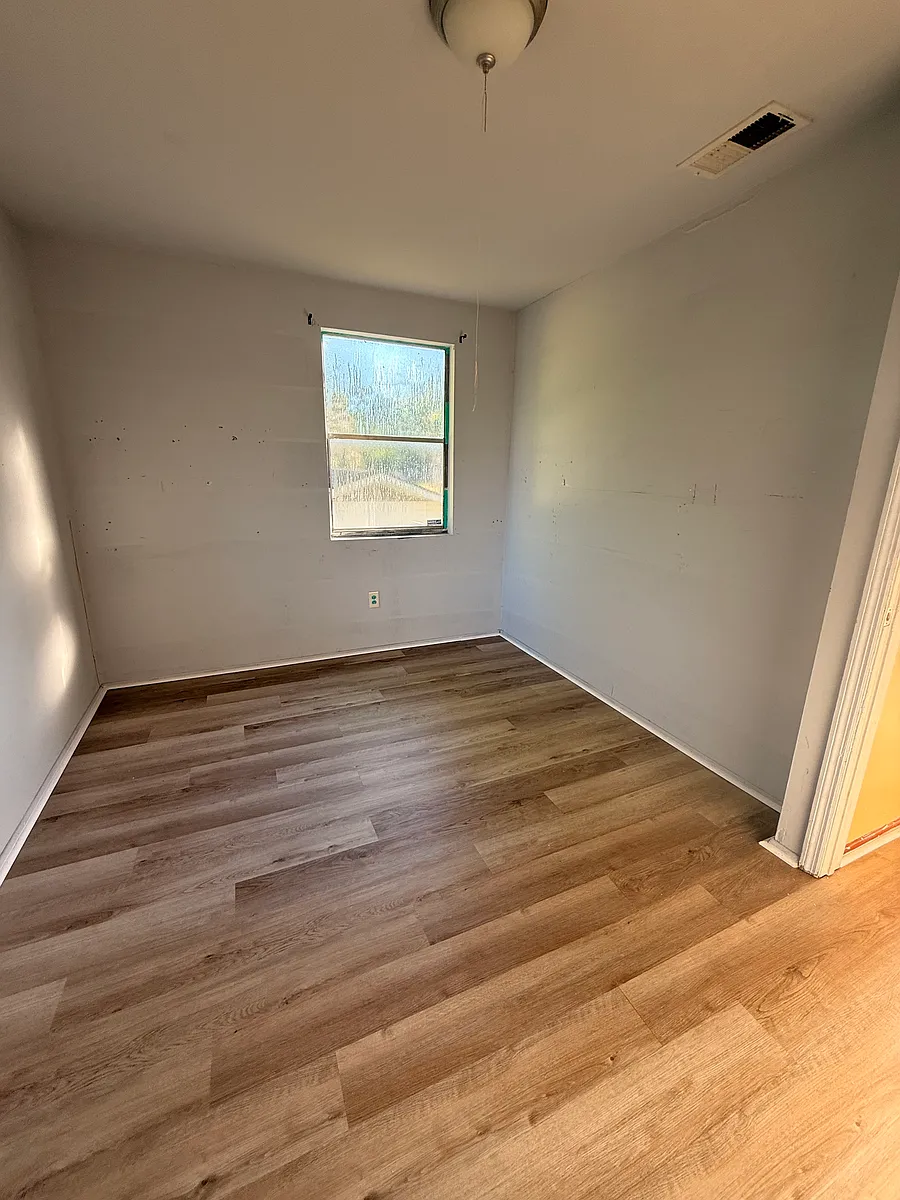 Building Photo - 11007 Largo Dr