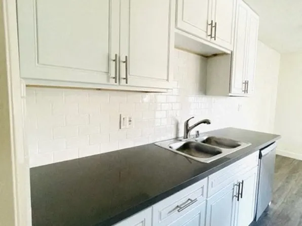 Lido Apartments - 2311 Bentley Ave