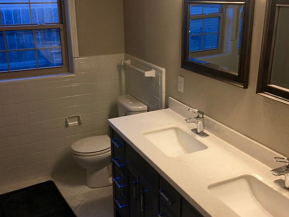 New vanity in ceramic tiled 