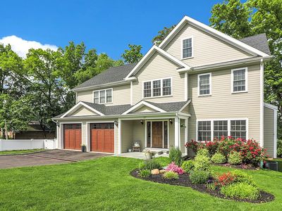 37 Golf View Cir, Stamford, CT, 06905