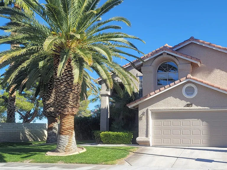 2632 Ironside Dr — Photo 3