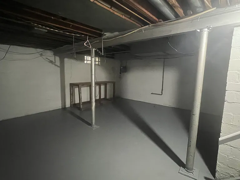 4425 Saint James Ave — Photo 10