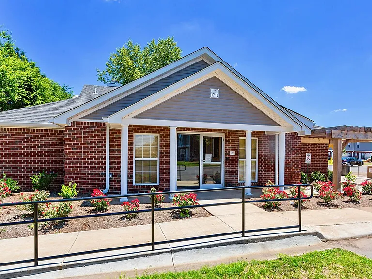 Chariot Pointe Apartments — Photo 8