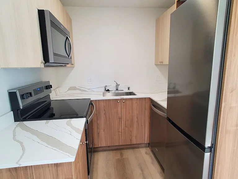 Royal Anne Apartments — Photo 33