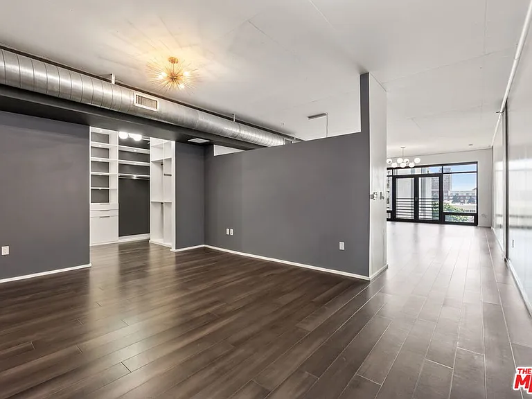 1111 S Grand Ave #716 — Photo 2
