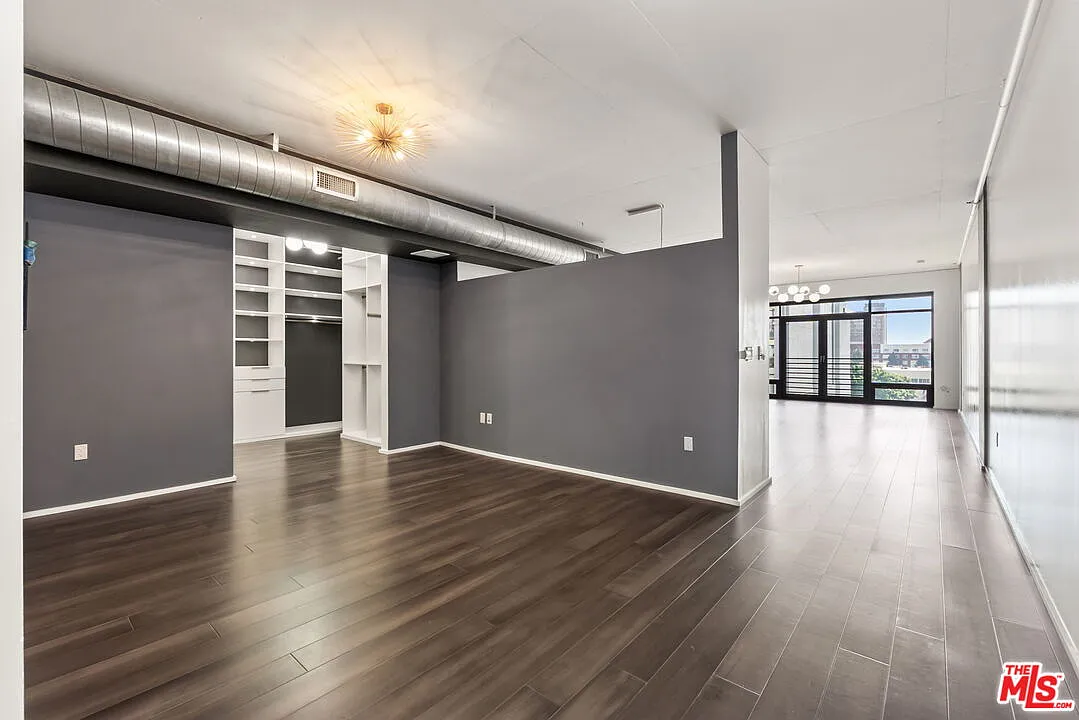Building Photo - 1111 S Grand Ave #716