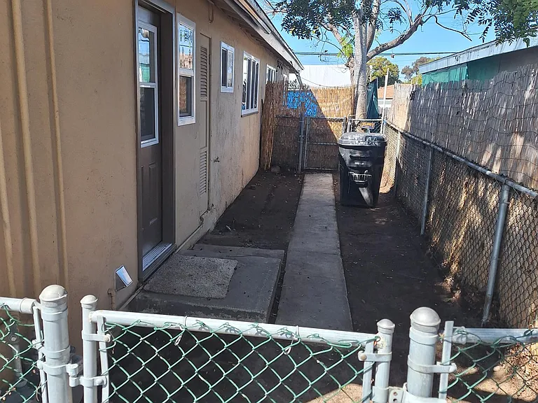 4866 Clairemont Sq — Photo 7