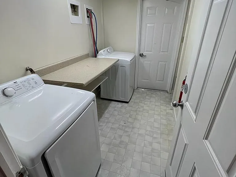420-422 Douglass St — Photo 17