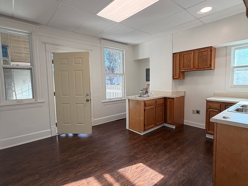 1st image of 915 College Ave #5