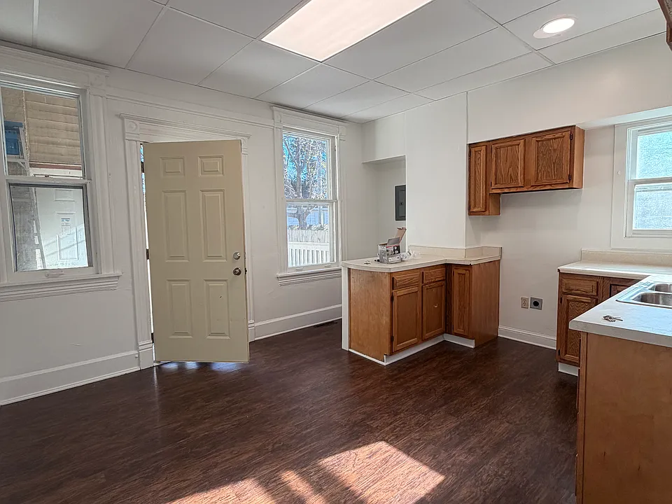 915 College Ave #5