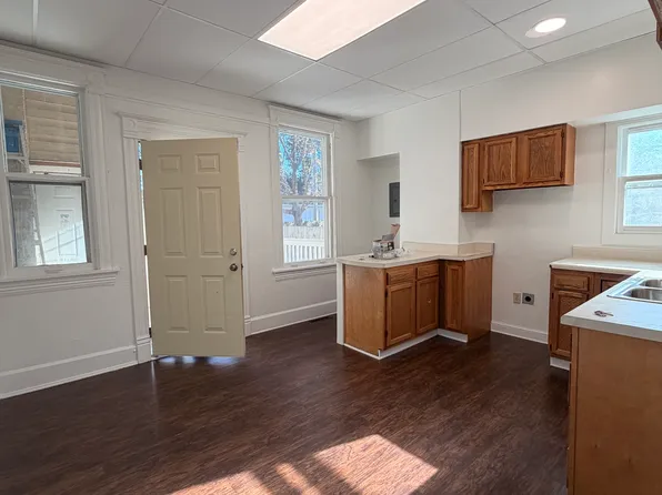 915 College Ave #5, Racine, WI 53403