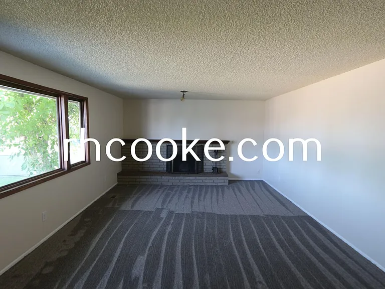 5711 N Greenwood Blvd — Photo 2