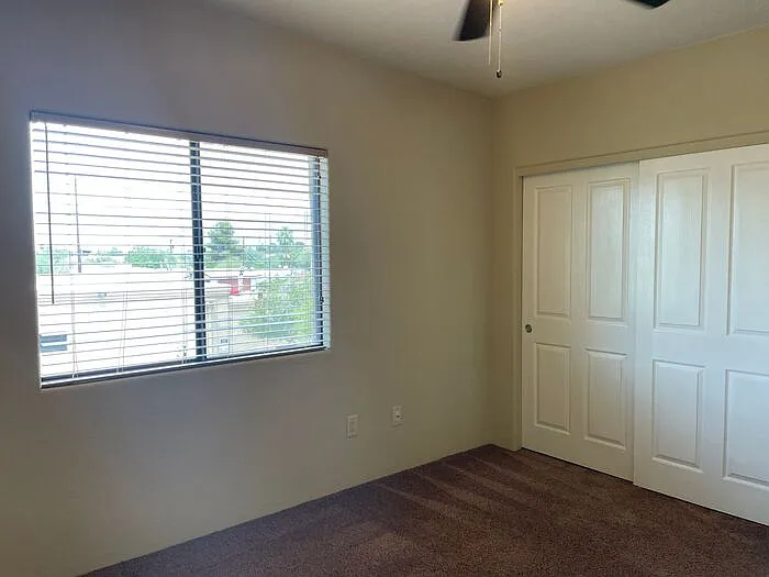 1435 W Kilburn St #2102 — Photo 27