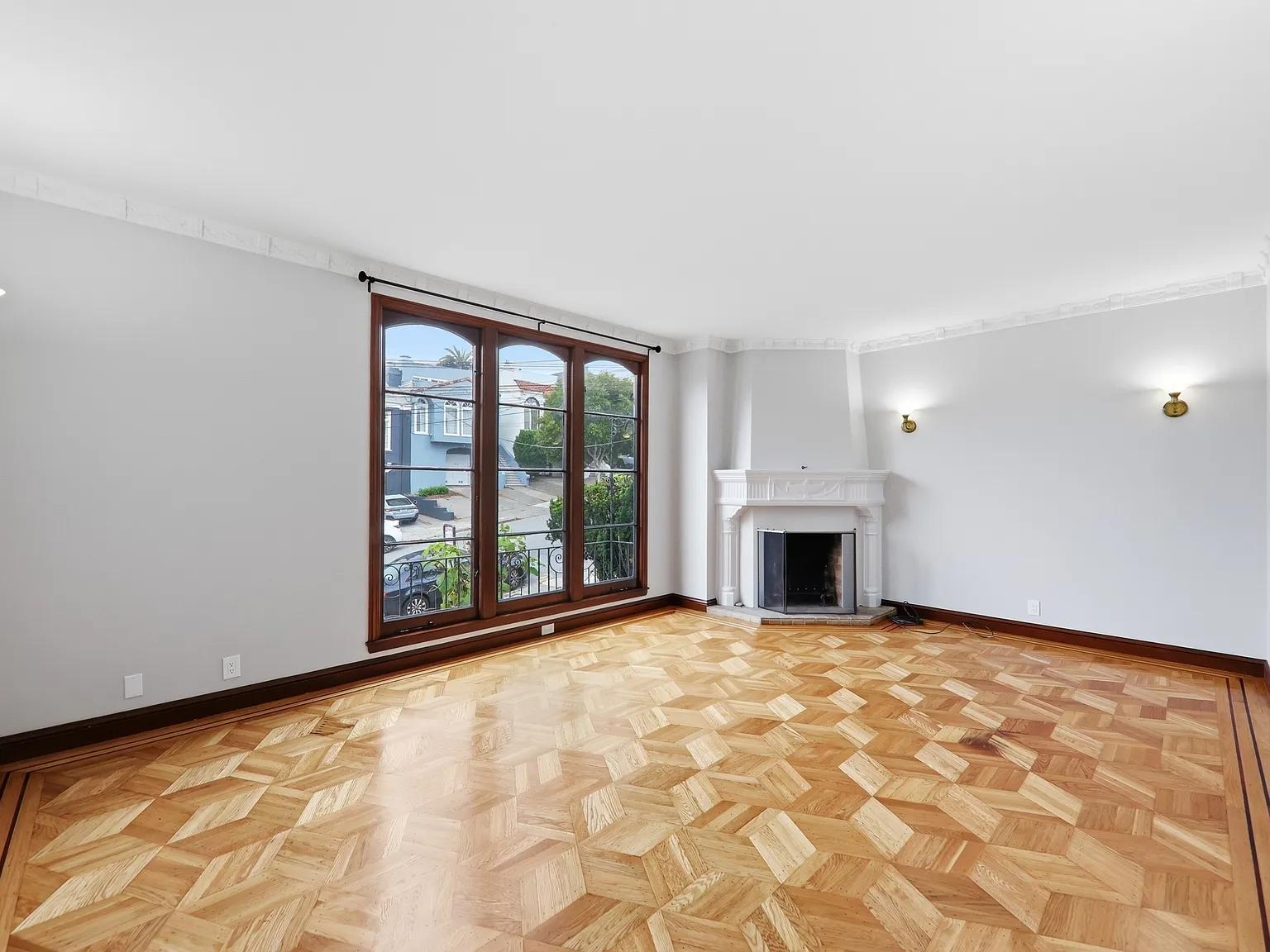 2 bed, 1350 sqft, $7,000 — Photo 4